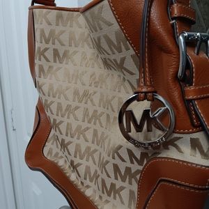 MICHAEL KORS BROOKVILLE CAMEL LARGE SHOULDER BAG PURSE